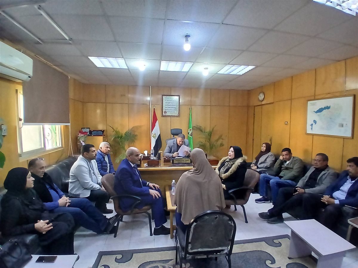 السكرتير العام لمحافظة الفيوم يعقد لقاء خدمة المواطنين بمركز طامية