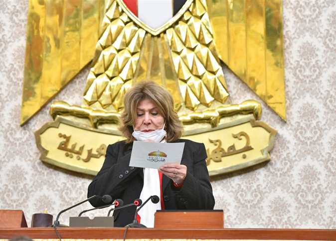 <strong>فريدة الشوباشي تترأس الجلسة الافتتاحية</strong>