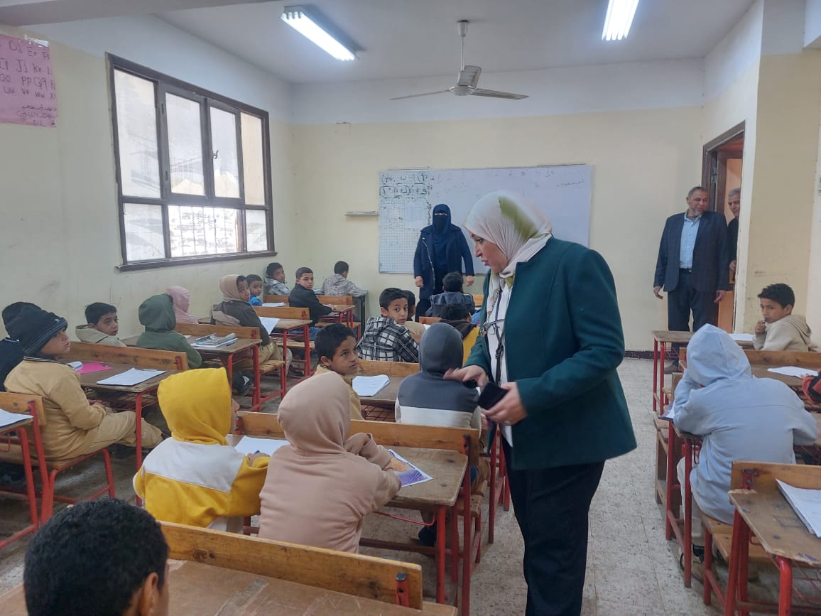 قبيصي يتابع امتحانات النقل بمدرسة الشهيد عبدالرحمن علي البشيهي الثانوية بشرق الفيوم