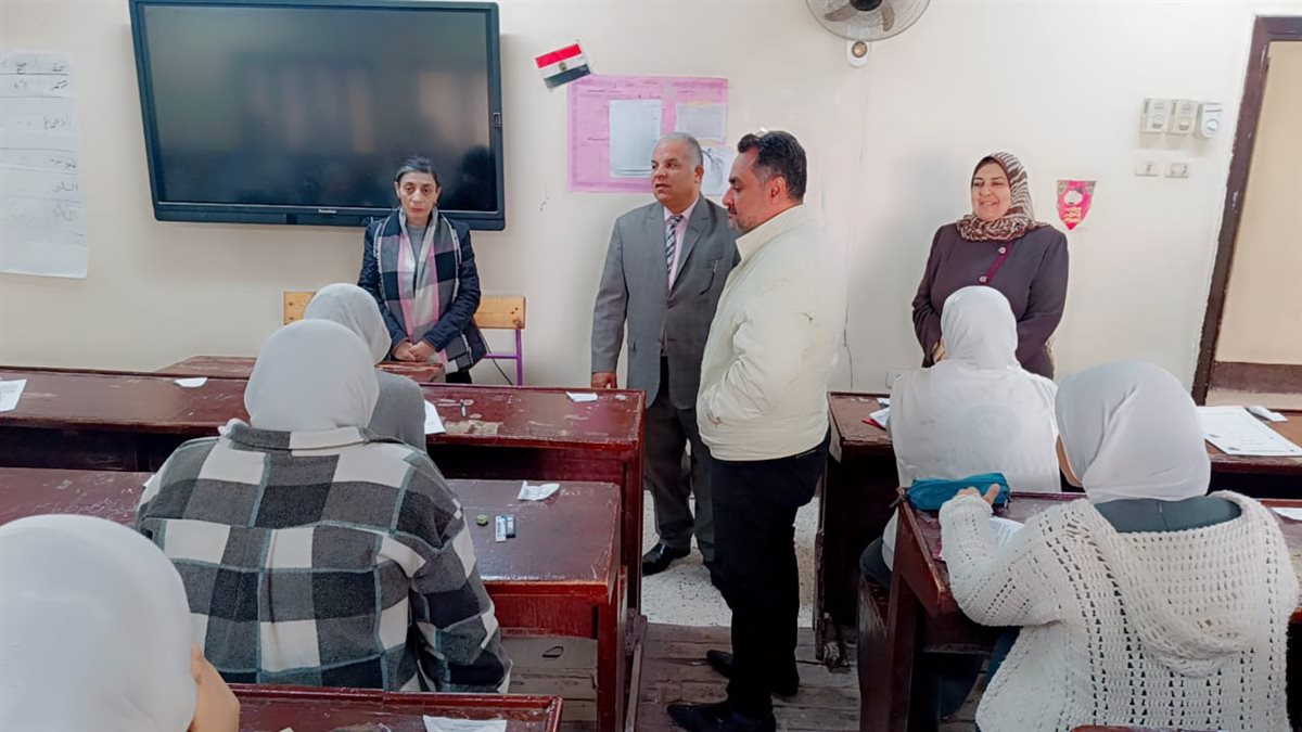 قبيصي يتابع امتحانات النقل بمدرسة الشهيد عبدالرحمن علي البشيهي الثانوية بشرق الفيوم