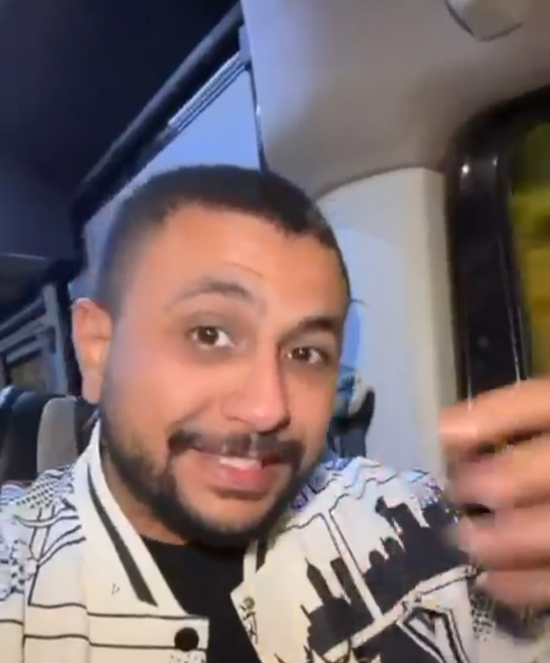 نجوم الفن والسوشيال ميديا يروجون لحفل الجمهور يغني