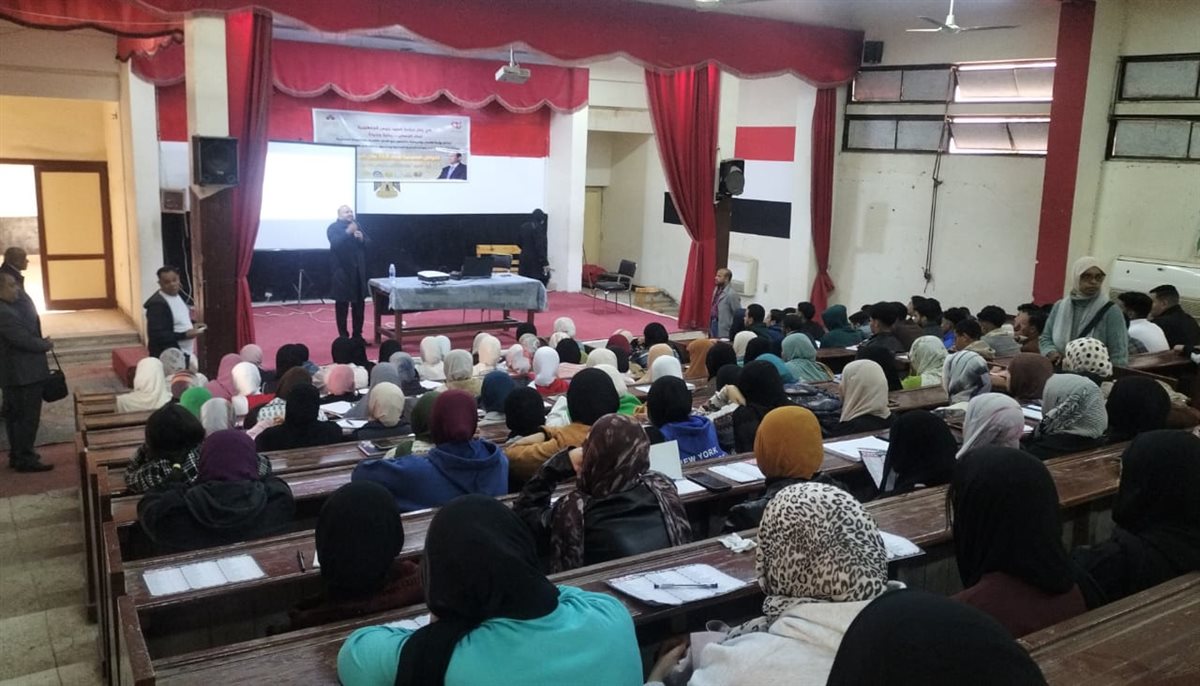 لليوم الثاني على التوالي قوافل تعليمية ومراجعات مجانية لطلاب الشهادة الإعدادية والثانوية بغرب الفيوم