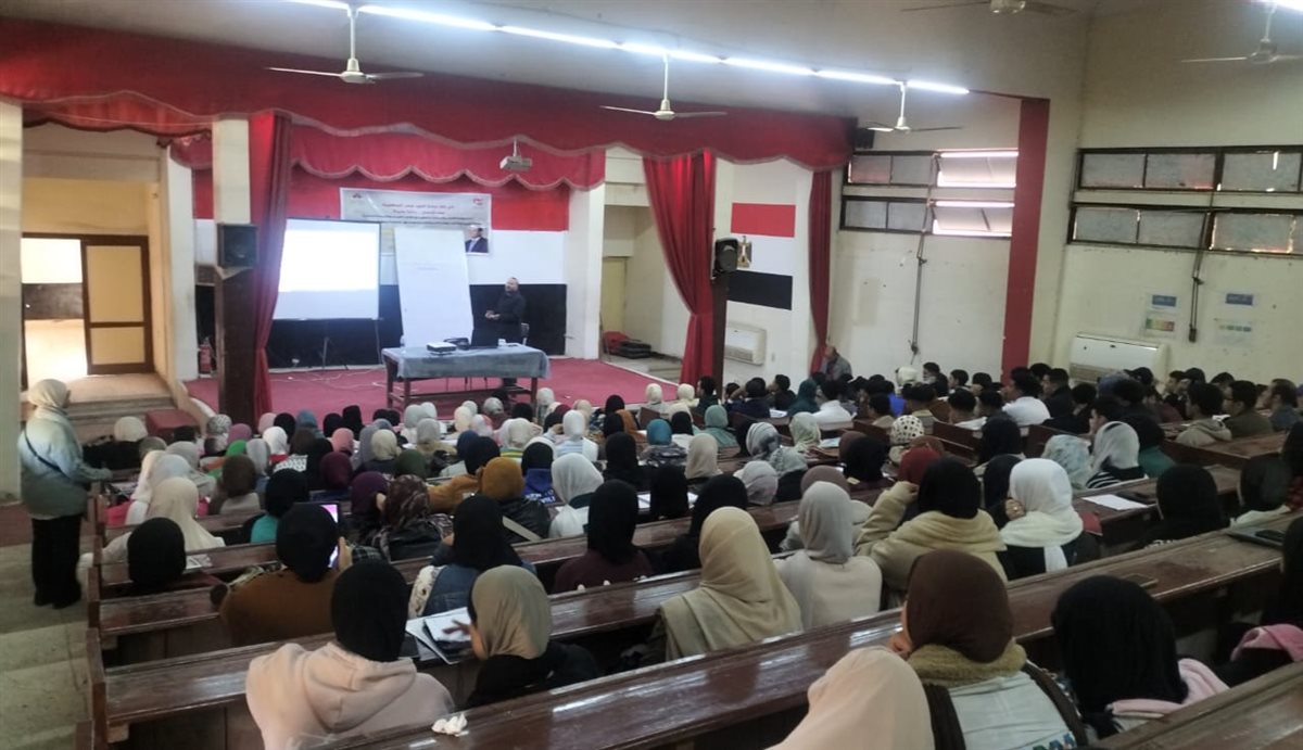 لليوم الثاني على التوالي قوافل تعليمية ومراجعات مجانية لطلاب الشهادة الإعدادية والثانوية بغرب الفيوم