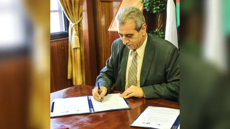 <strong>علي شعث</strong>