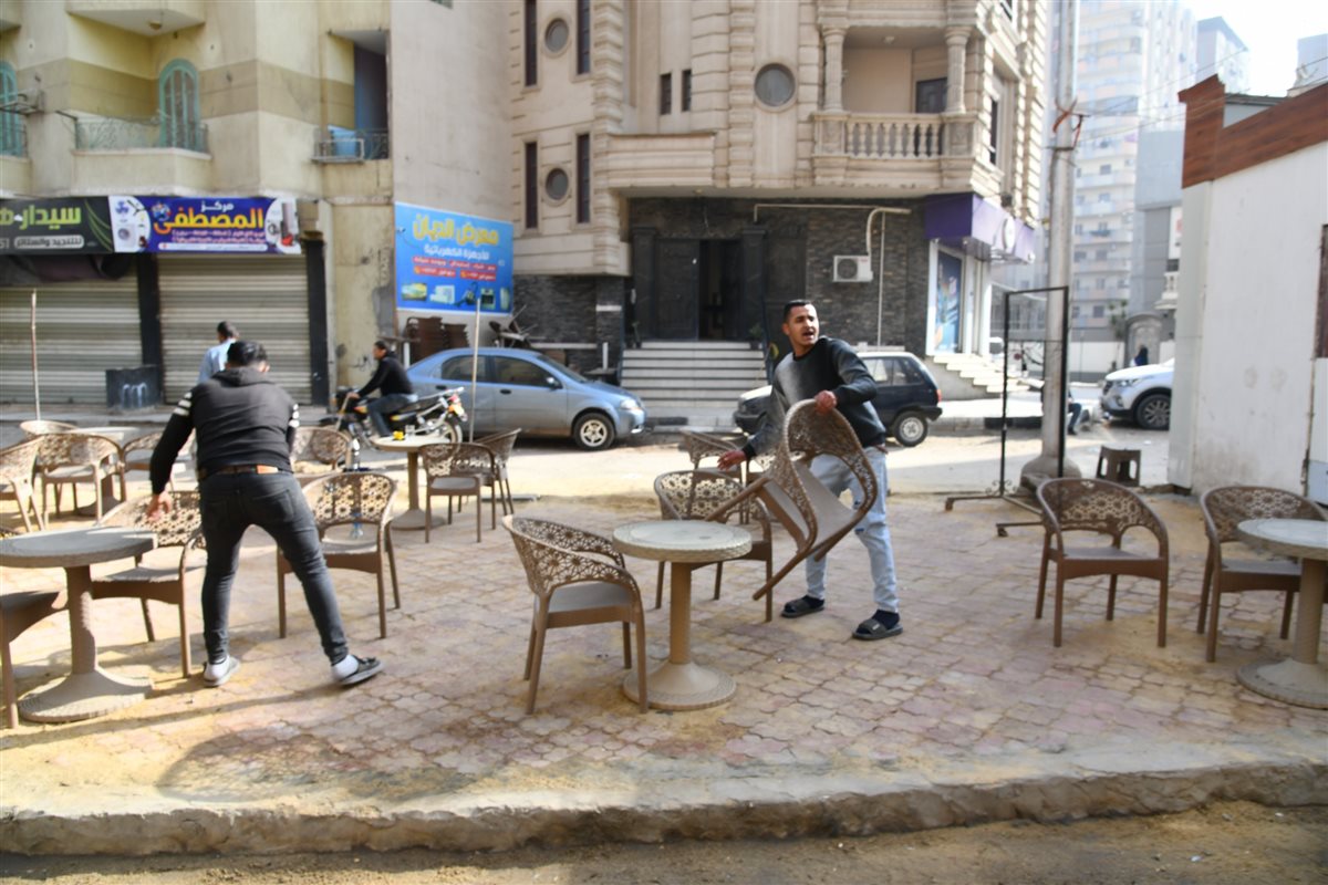 بجولة ميدانية.. محافظ الفيوم يتفقد محال بيع السلع الغذائية وسوق الخضار والفاكهة بالحادقة