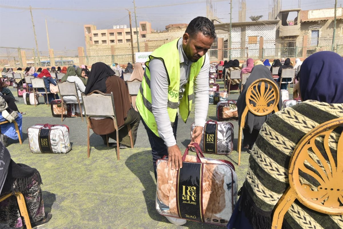 ضمن حملة ستر ودفا وإطعام... تنظيم إحتفالية جديدة لتوزيع 500 لحاف وبطانية بالفيوم &nbsp;
