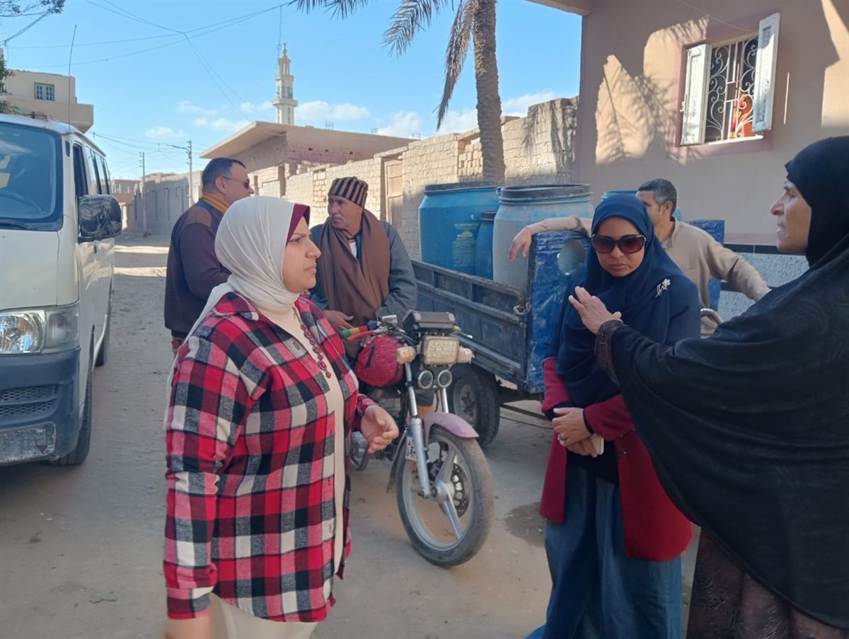مياه الفيوم تواصل نزولها الميداني بقرى وعزب سنورس المتأثرة بالسدة الشتوية لتوعية المواطنين