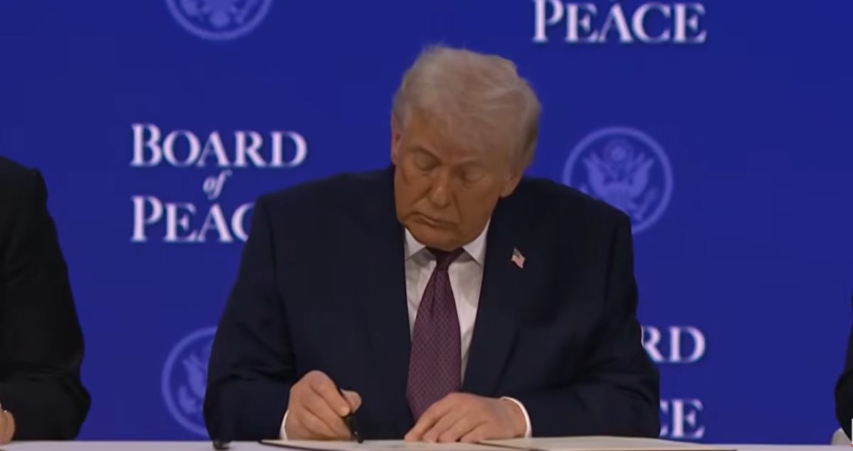 <strong>توقيع ميثاق مجلس السلام الدولي بغزة</strong>