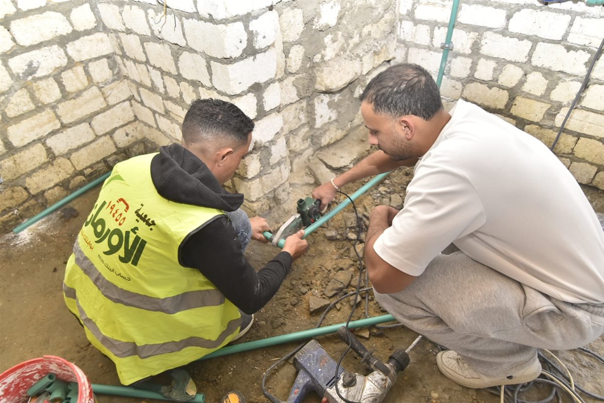 ما بين إعادة إعمار وتوصيل مياه وتوزيع بطاطين.. دعم متواصل ومستمر لأهالينا بالفيوم