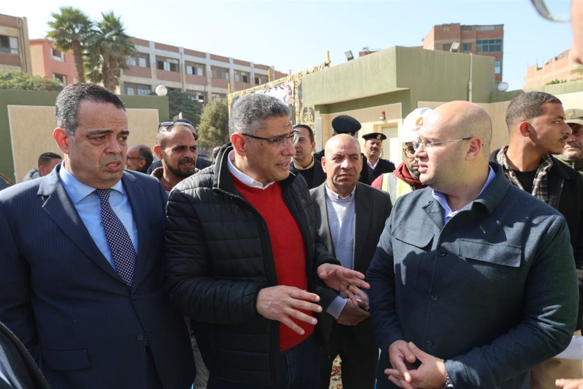 جانب من زيارة محافظ الجيزة لميت شماس&nbsp;