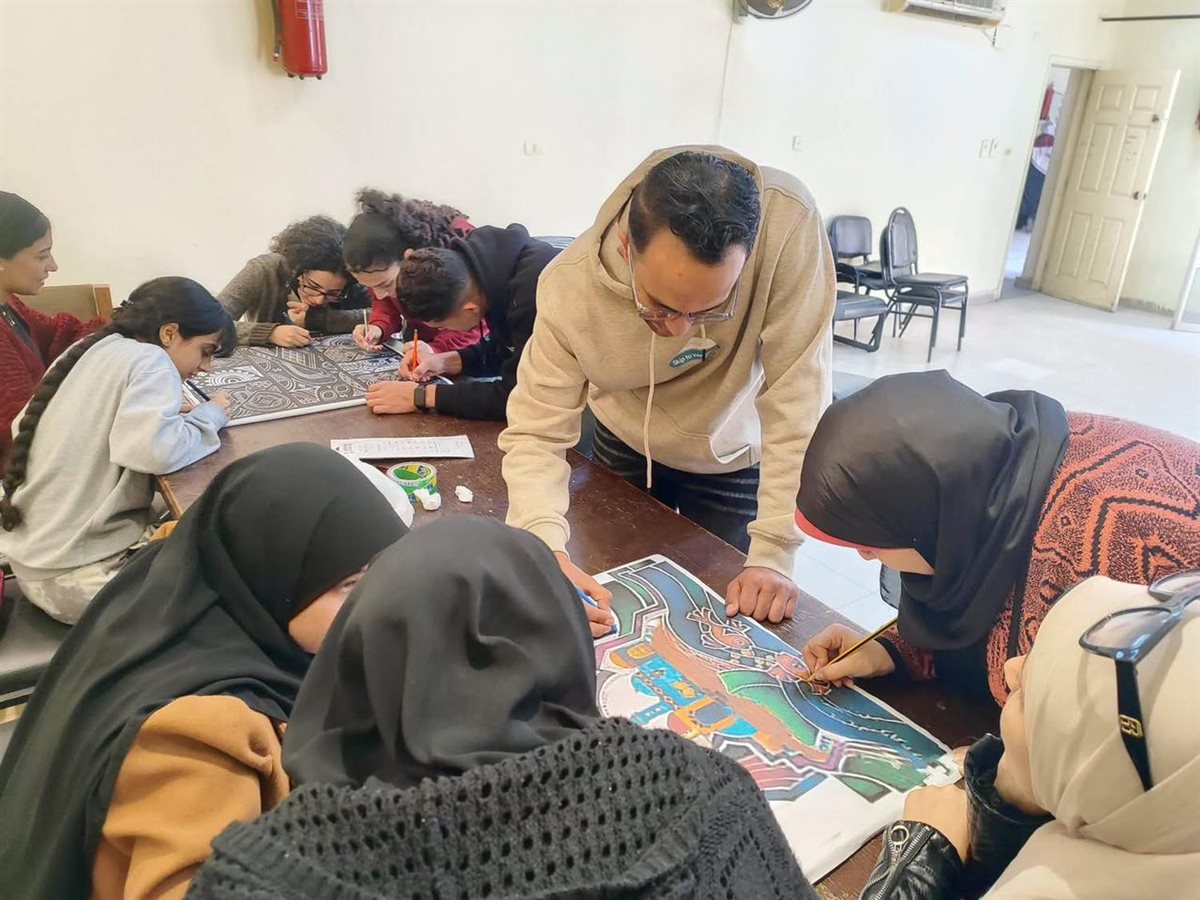 انطلاق مشروع «مقتطفات حرفية» بثقافة الفيوم لإحياء فن الرسم على البورسلين