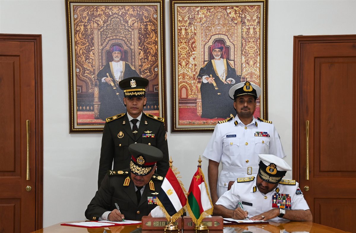 <strong>سلطنة عُمان ومصر توقعان مذكرة تفاهم عسكرية</strong>