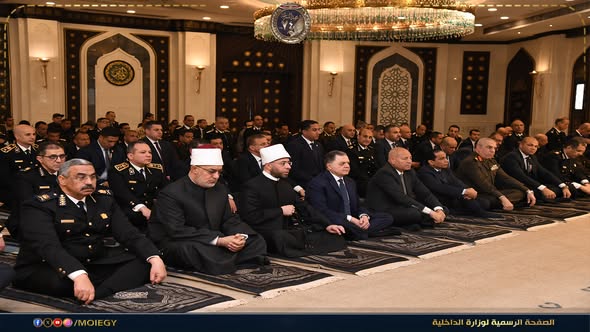 وزيرالداخلية والأوقاف والمفتي ومحافظ القاهرة يؤدون صلاة الجمعة بمسجد الشرطة