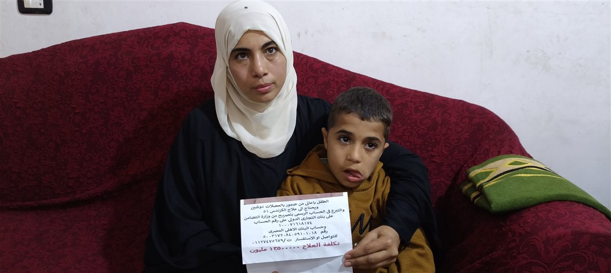 ولده طفل بالفيوم مصاب بضمور العضلات 