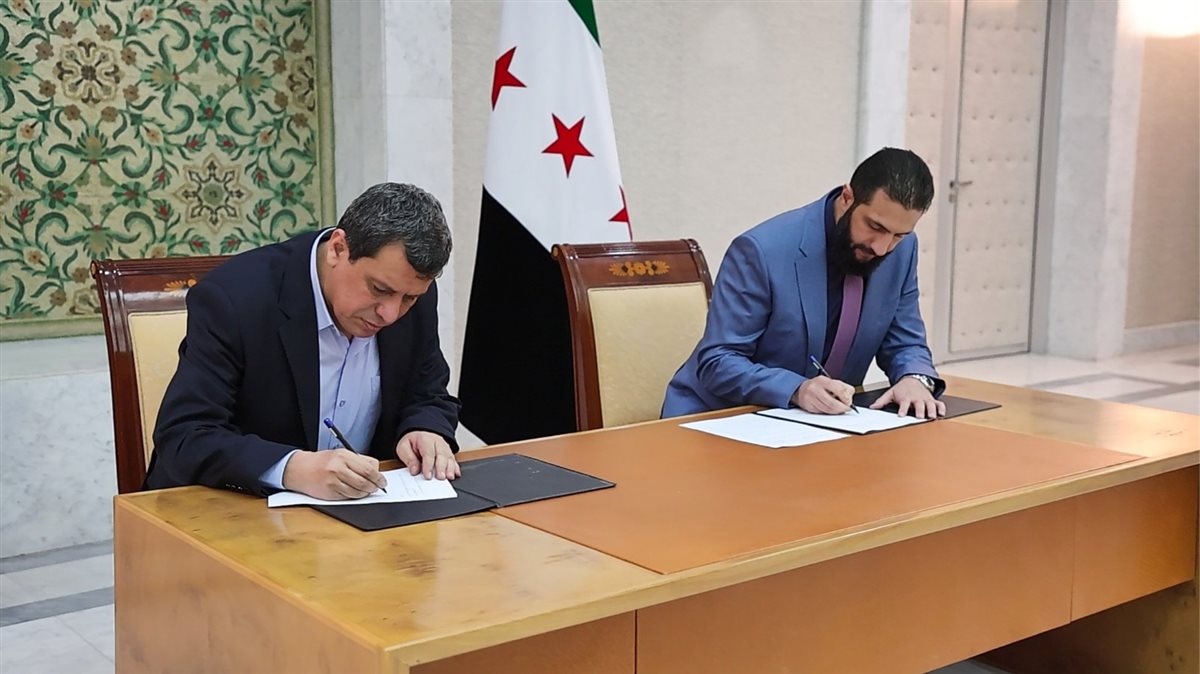 <strong>الرئيس السوري وقائد قوات قسد</strong>