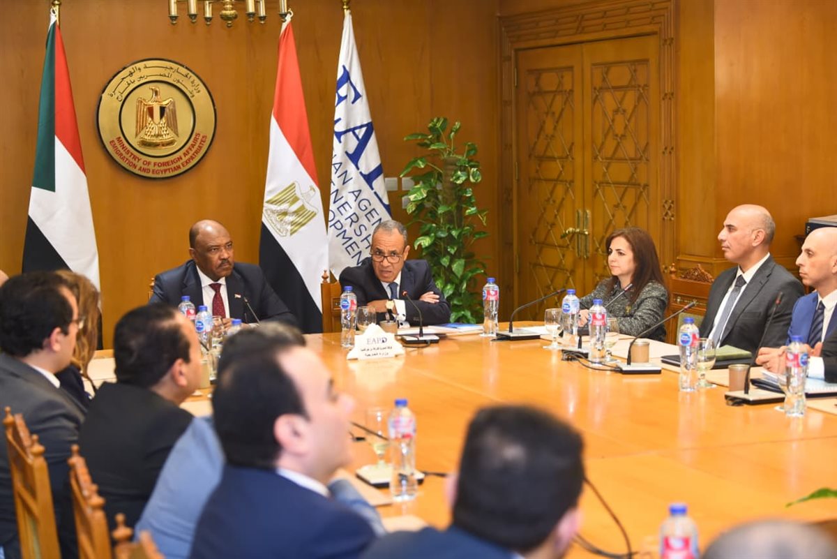 <strong>مصر والسودان يكرمان الفريق الطبي المصري لدوره في دعم القطاع الصحي</strong>