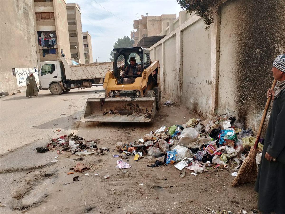 استمرار حملات رفع الإشغالات والنظافة العامة بمركز طامية