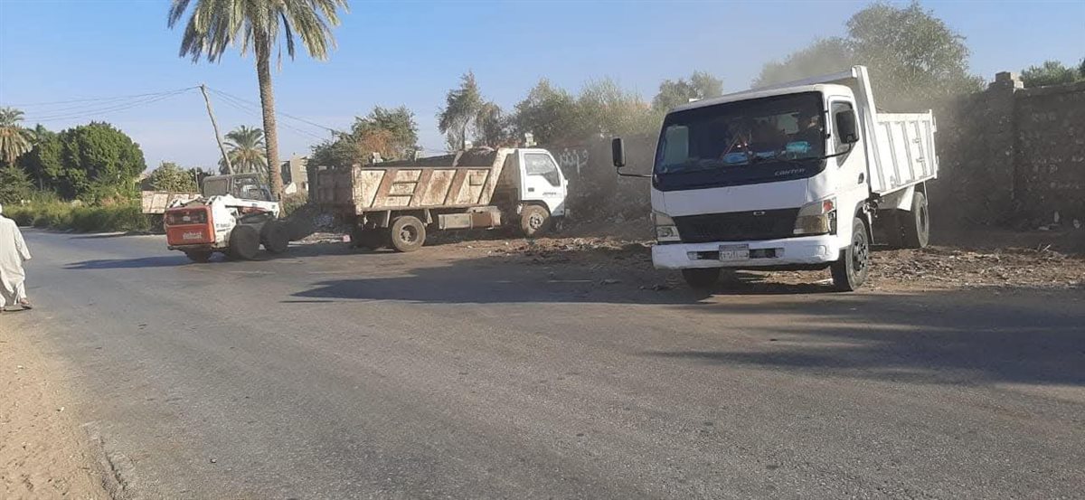 حملات للنظافة العامة ورفع الأتربة والمخلفات وصيانة الإنارة وتمهيدالطرق بسنورس&nbsp;