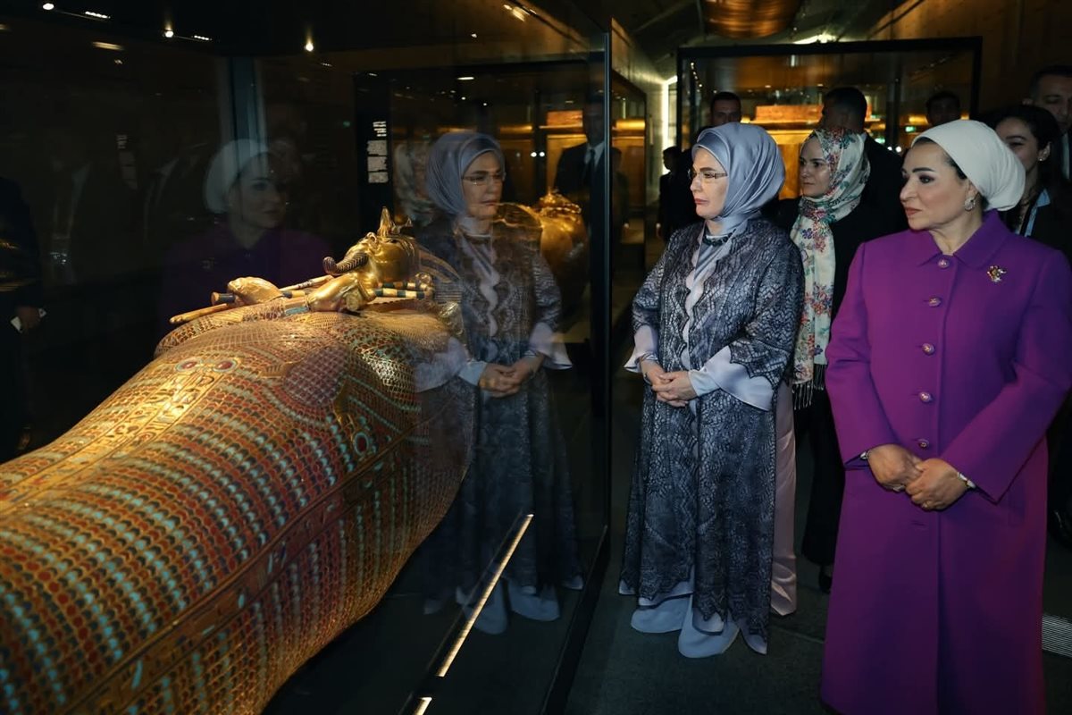 <strong>قرينة الرئيس التركي وانتصار عامر</strong>