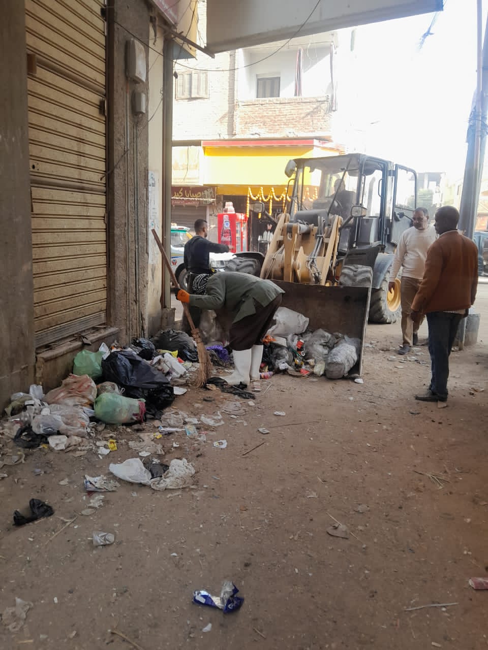 حملات مكثفة للنظافة ورفع الإشغالات وتحسين المظهر الحضاري بمركز يوسف الصديق