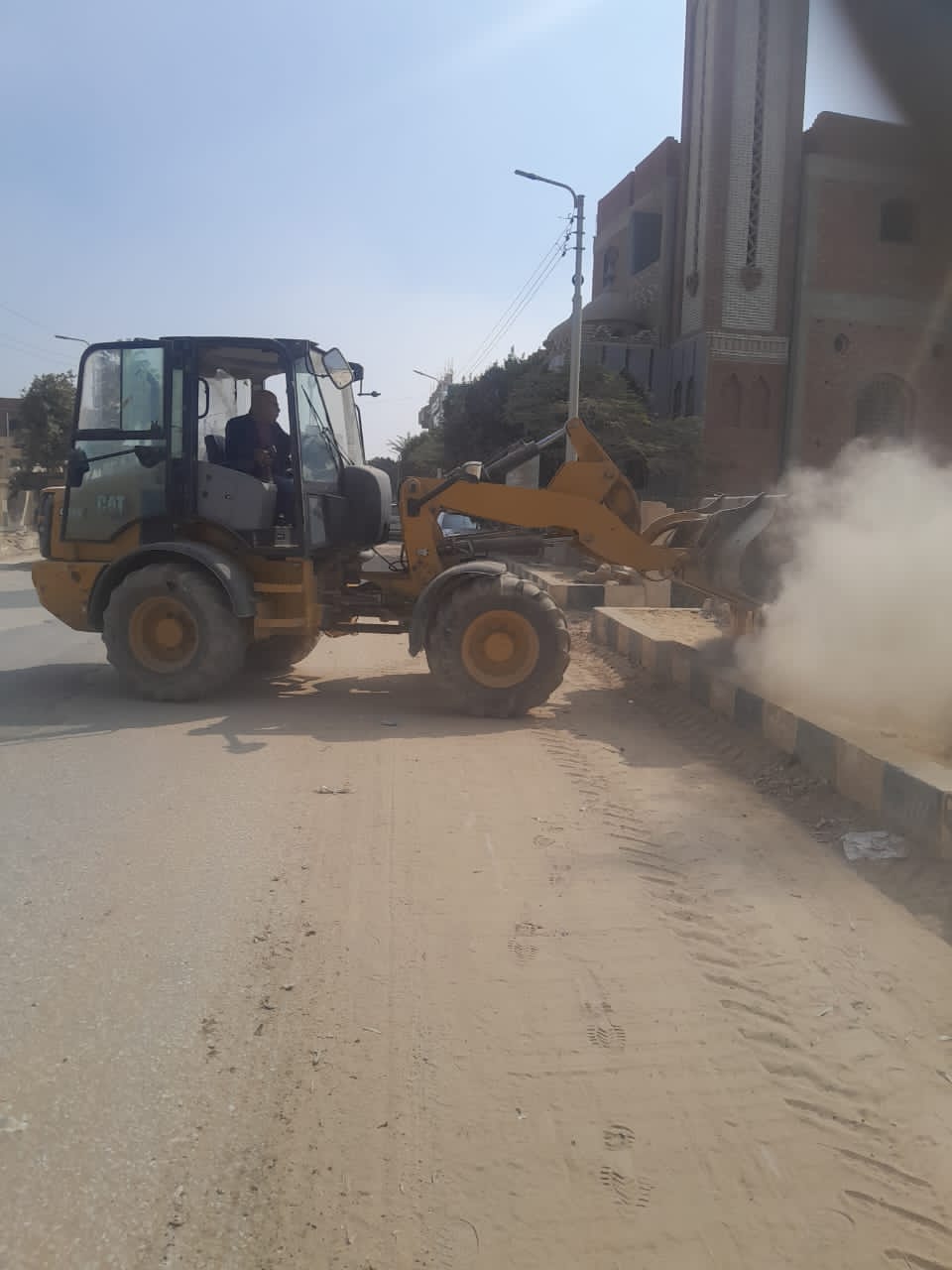 حملات مكثفة للنظافة ورفع الإشغالات وتحسين المظهر الحضاري بمركز يوسف الصديق
