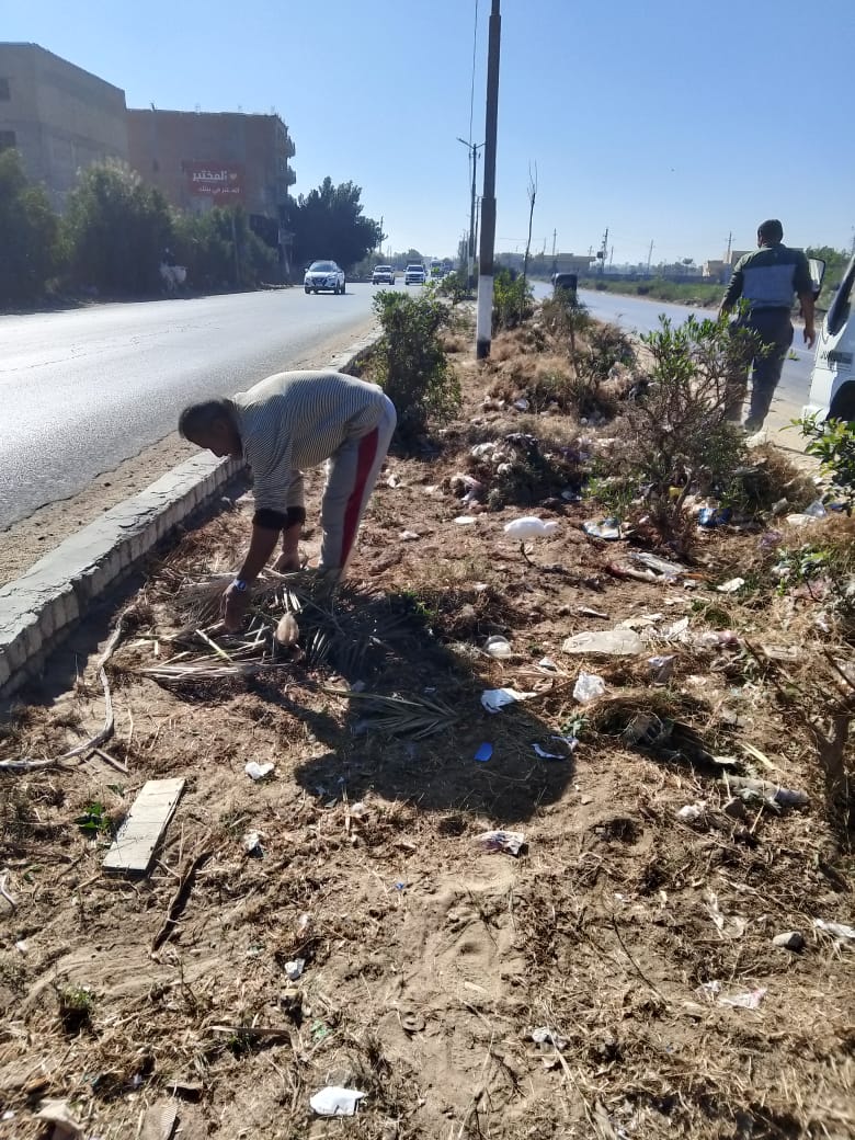 حملات للنظافة العامة ورفع الإشغالات وتمهيد الطرق بمدينة سنورس وعدد من قرى المركز