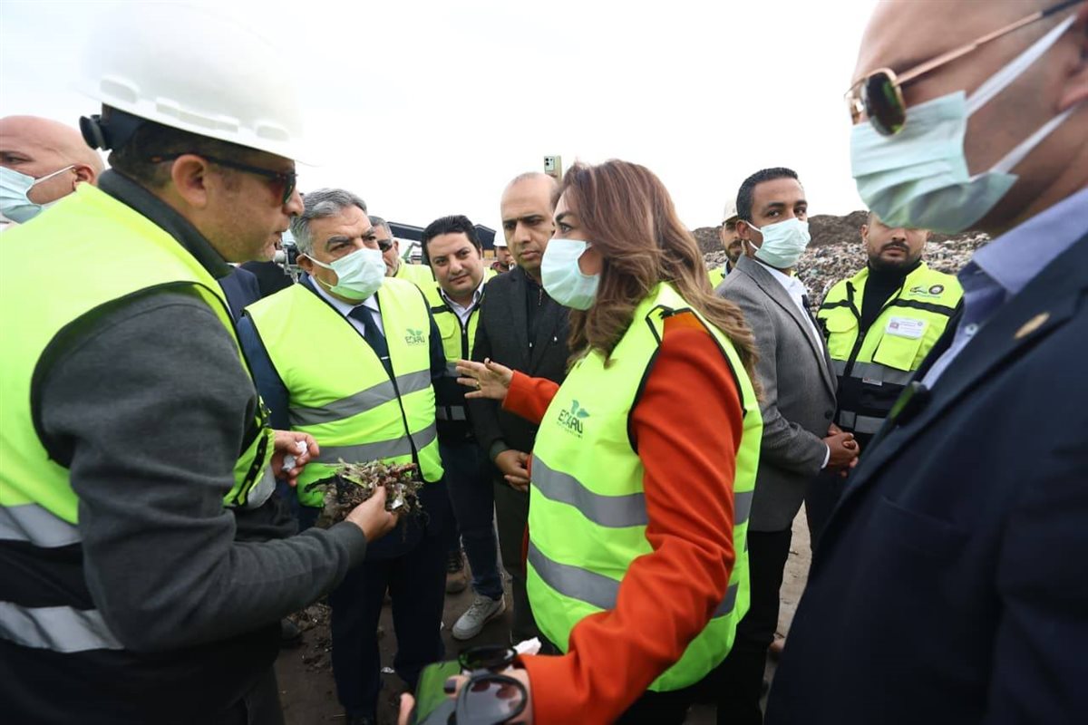 جانب من زيارة الوزيرة والمحافظ