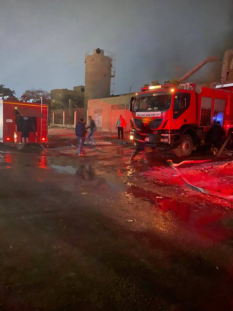 جانب من زيارة محافظ الجيزة لمنطقة الحريق