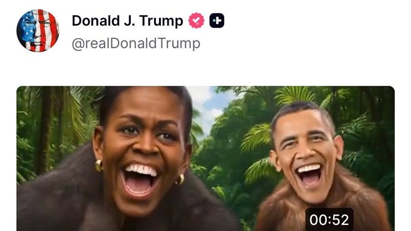 <strong>الرئيس الأمريكي السابق باراك أوباما وزوجته ميشيل</strong>