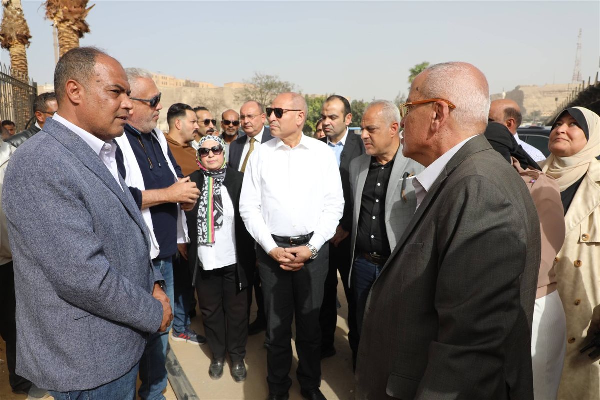 جانب من زيارة محافظ القاهرة لمنطقة السيدة عائشة