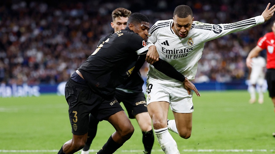 <strong>ريال مدريد وفالنسيا</strong>