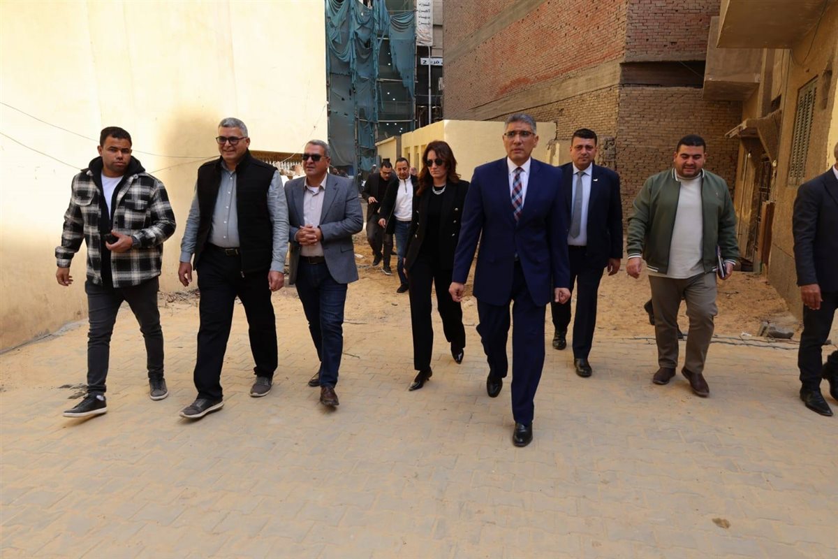 جانب من زيارة محافظ الجيزة لشارع العريش
