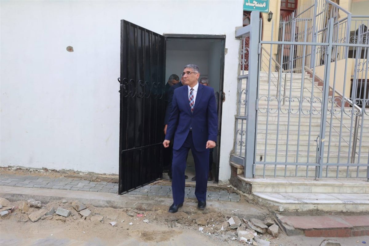 جانب من زيارة محافظ الجيزة لشارع العريش
