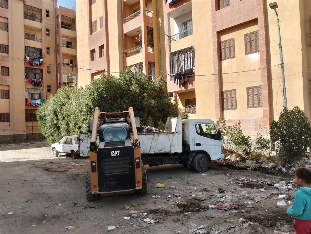 حملات رفع الإشغالات والنظافة العامة وصيانة كشافات الإنارة بمركز ومدينة طامية