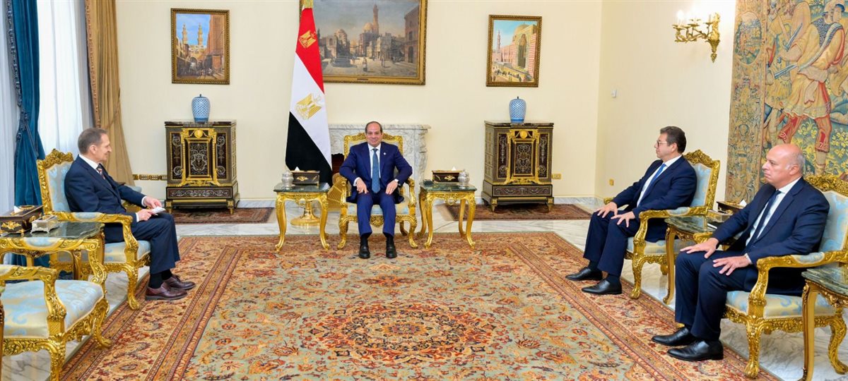 جانب من استقبال الرئيس السيسي لرئيس استخبارات روسيا