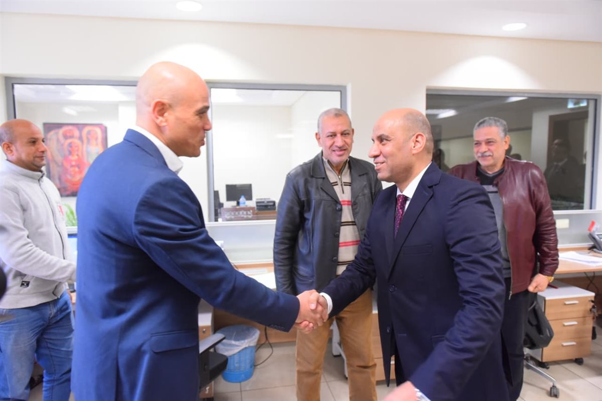 وزير العمل خلال لقائه بالعاملين بالوزارة