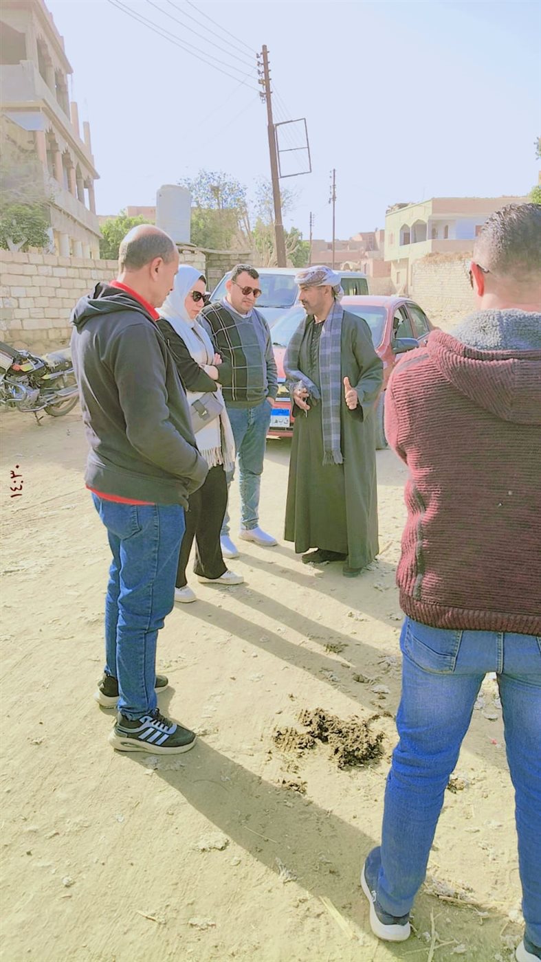 مياه الفيوم : تنفذ حملات طرق أبواب واستطلاعات رأي للمواطنين بعزبة عبدالعظيم
