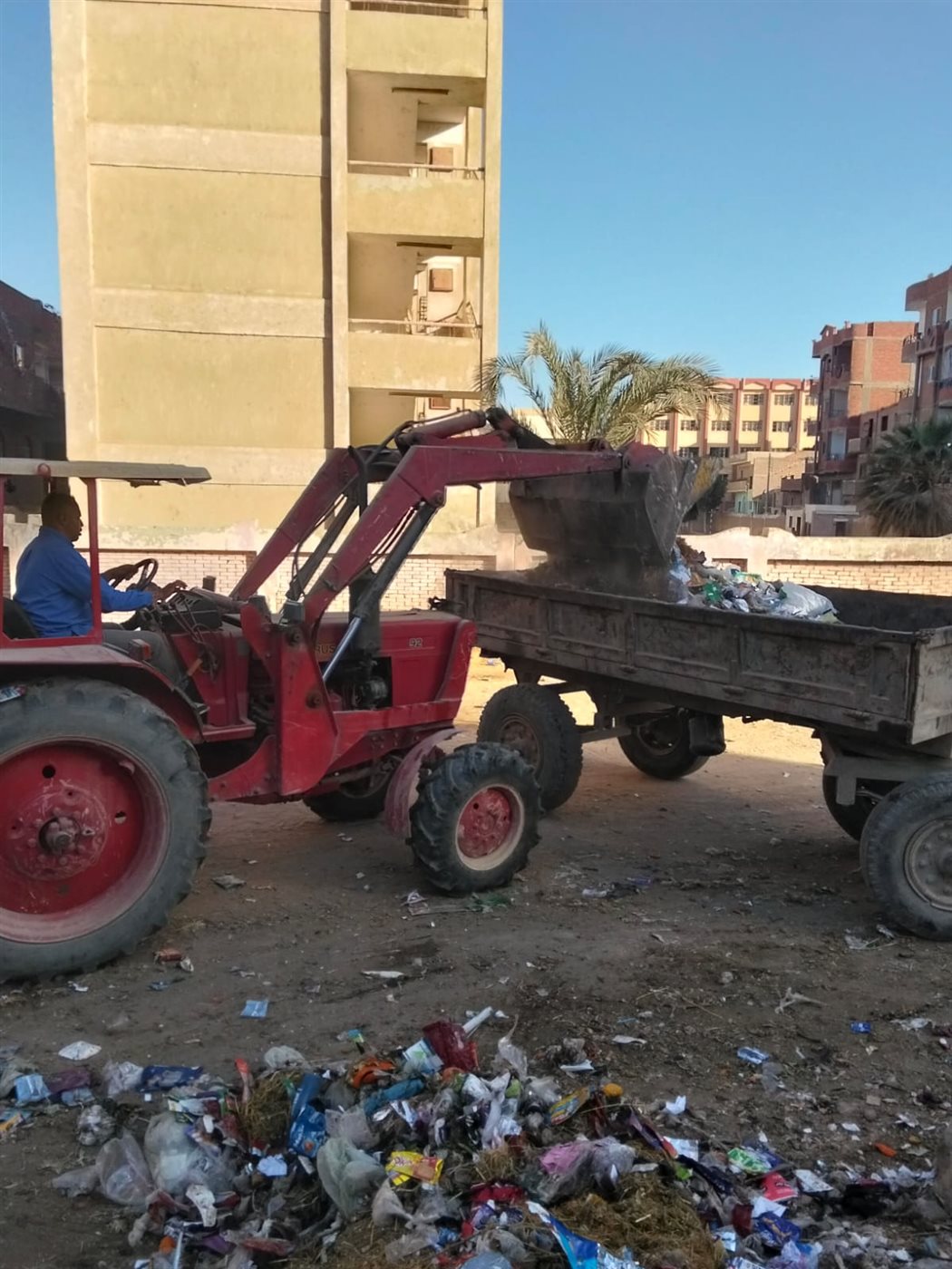 حملات مكثفة للنظافة ورفع الإشغالات وتحسين المظهر الحضاري بمركز ومدينة إطسا