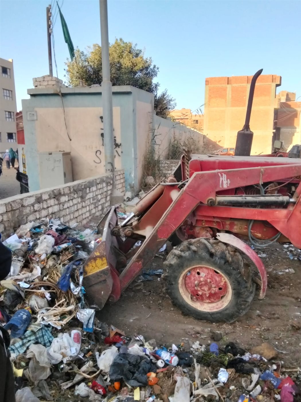 حملات مكثفة للنظافة ورفع الإشغالات وتحسين المظهر الحضاري بمركز ومدينة إطسا