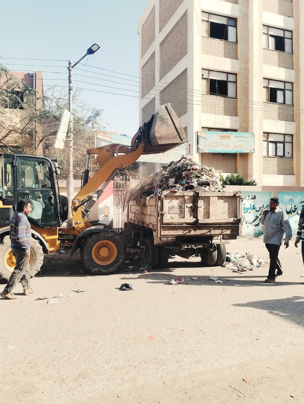 حملات مكثفة للنظافة ورفع الإشغالات وتحسين المظهر الحضاري بمركز ومدينة إطسا