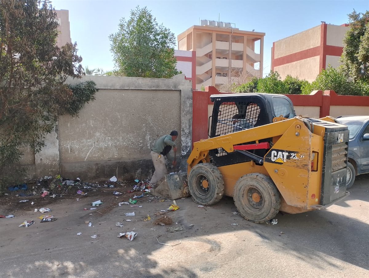 حملات للنظافة العامة وصيانة الإنارة وتمهيد الطرق بمركز ومدينة طامية بالفيوم&nbsp;