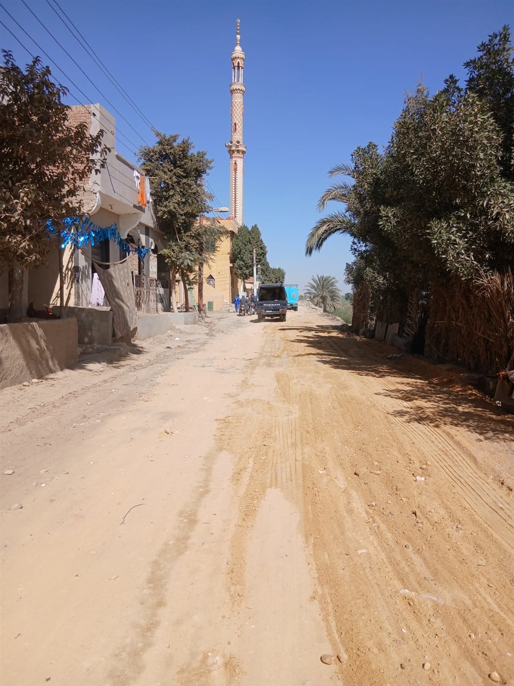 حملات للنظافة العامة وصيانة الإنارة وتمهيد الطرق بمركز ومدينة طامية بالفيوم&nbsp;