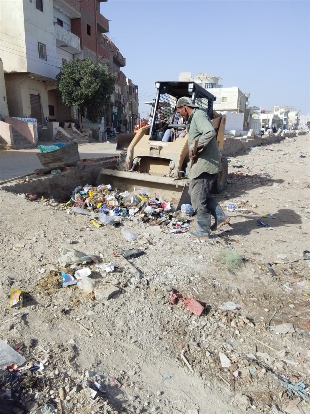 حملات يومية للنظافة العامة ورفع القمامة والمخلفات بمركز ومدينة أبشواي