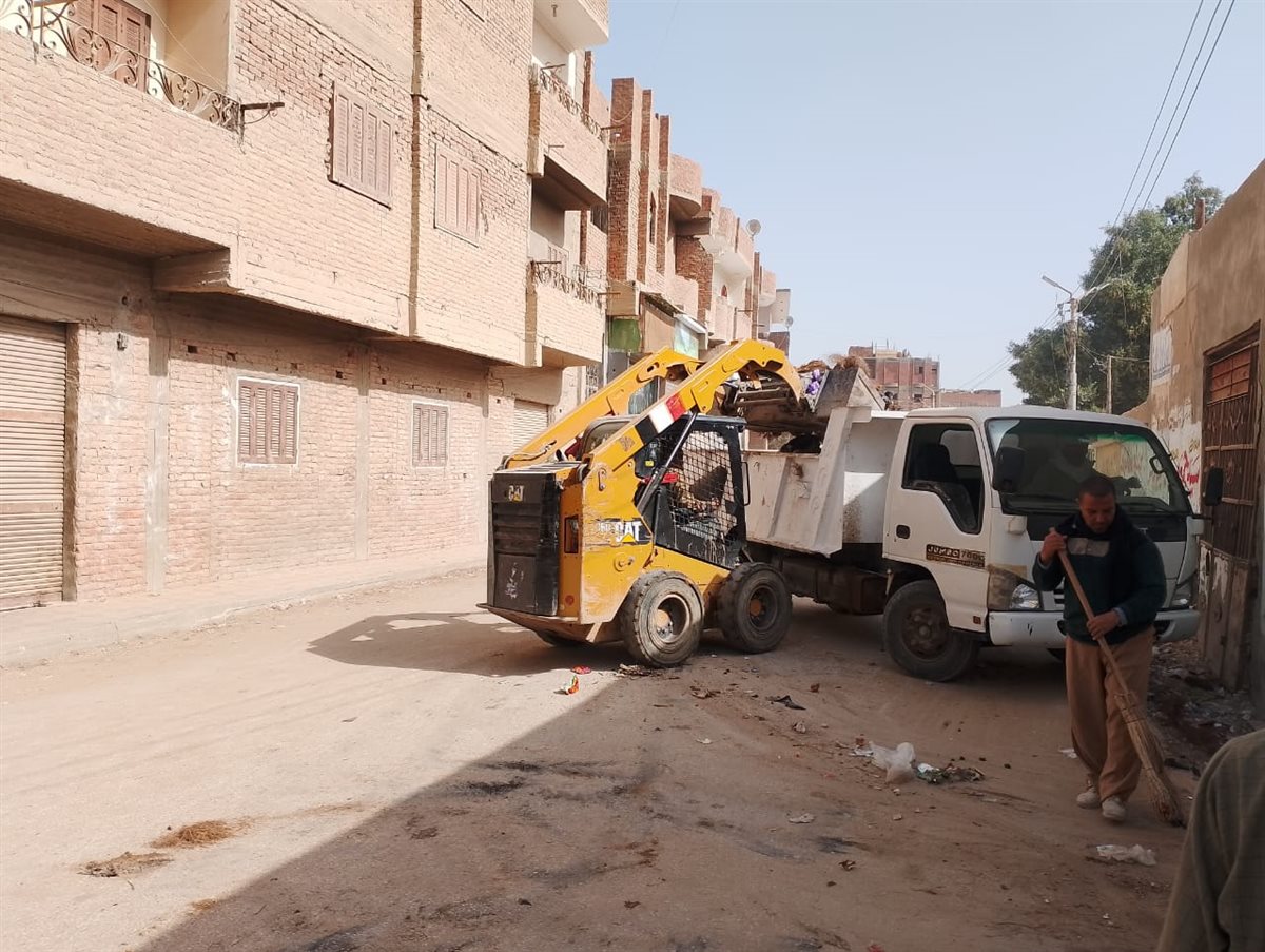 حملات يومية للنظافة العامة ورفع القمامة والمخلفات بمركز ومدينة أبشواي