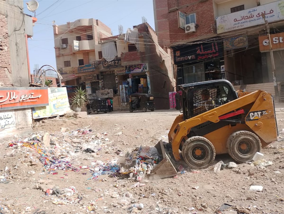 حملات يومية للنظافة العامة ورفع القمامة والمخلفات بمركز ومدينة أبشواي