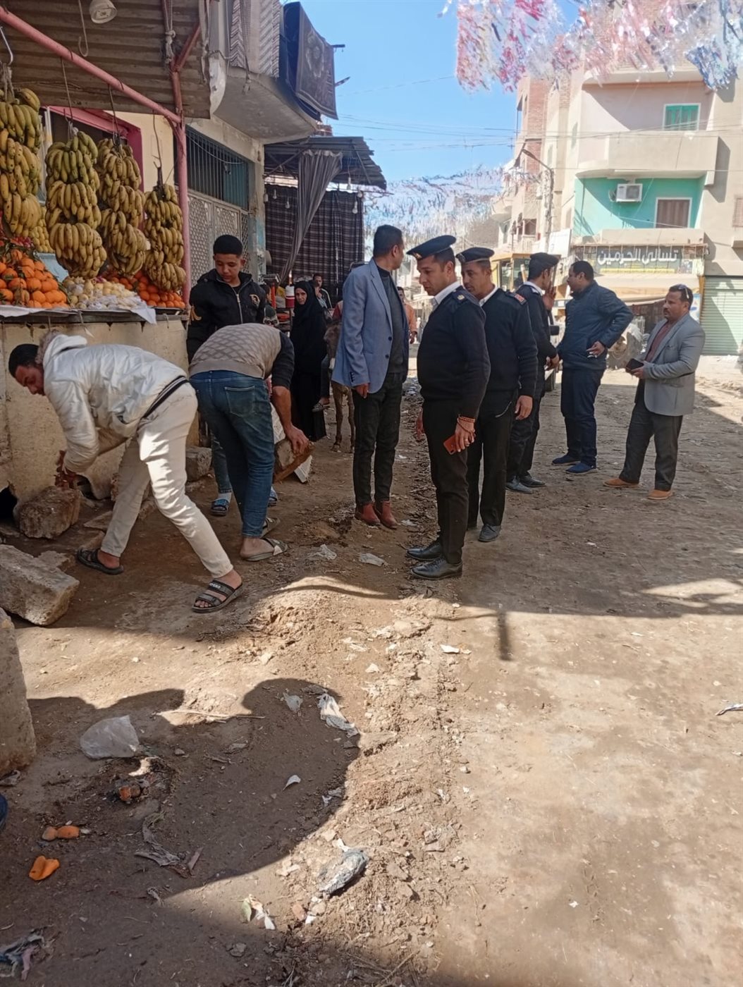 حملات يومية للنظافة العامة ورفع القمامة والمخلفات بمركز ومدينة أبشواي