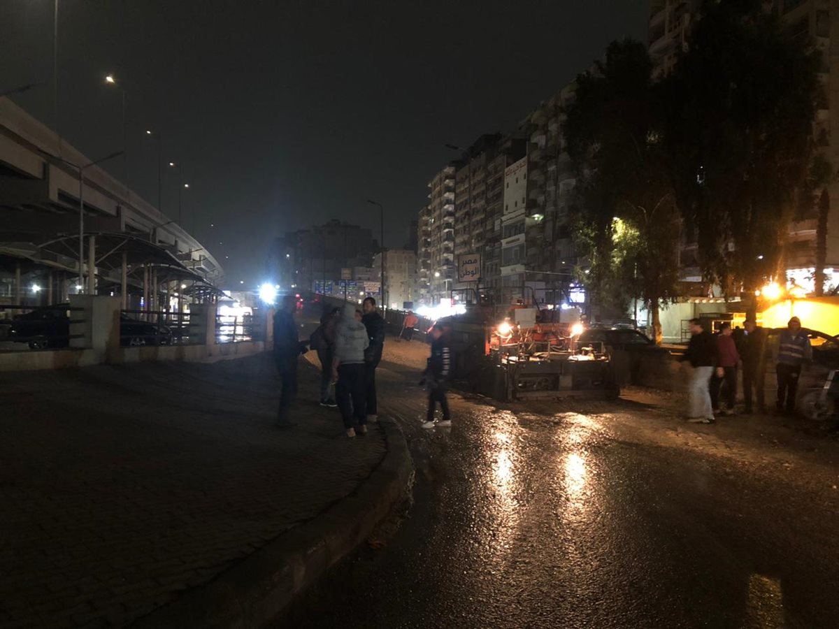 جانب من أعمال رصف مطلع كوبري أرض اللواء بالعجوزة