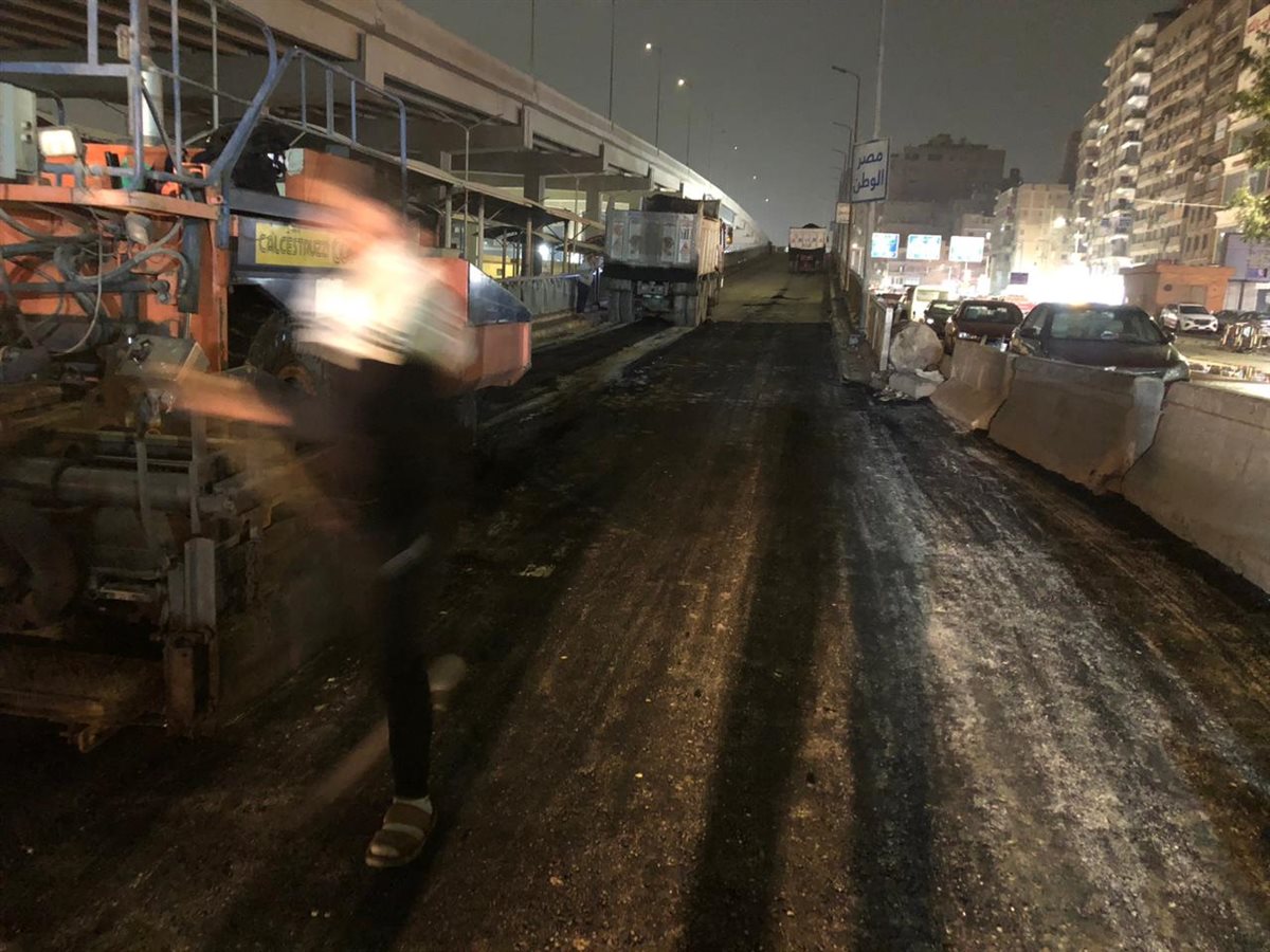 جانب من أعمال رصف مطلع كوبري أرض اللواء بالعجوزة