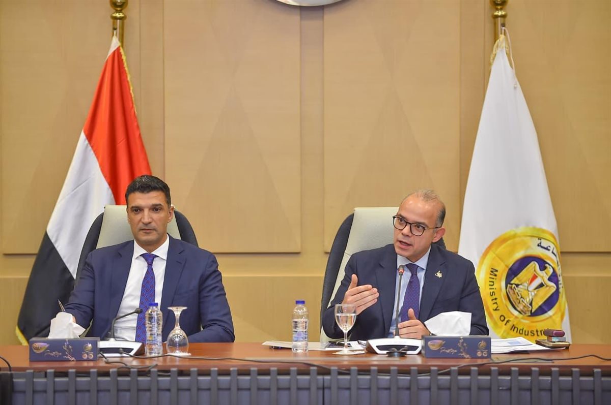 وزيرا الاستثمار والصناعة