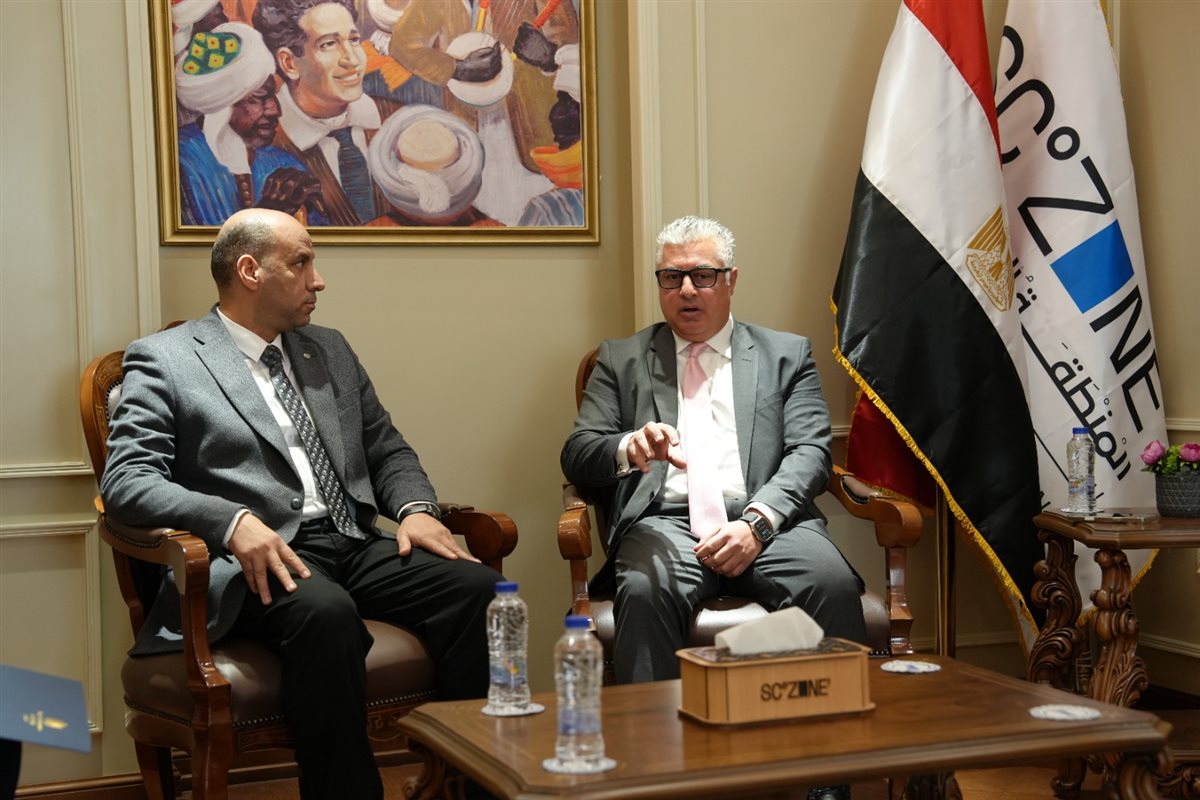 <strong>رئيس اقتصادية قناة السويس ووزير العمل&nbsp;</strong>